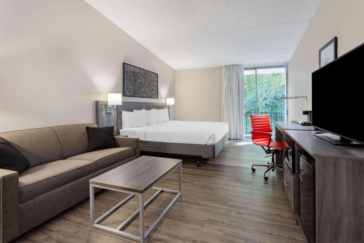 Hotel Ramada By Wyndham Hartford North - Bradley Airport Windsor Locks Exterior foto